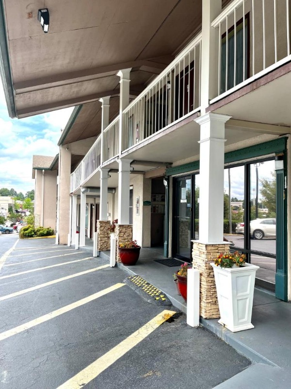 West Bank Inn image 16